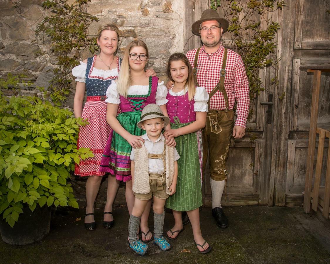 Отель Familie Lampersberger Sachsenburg Экстерьер фото